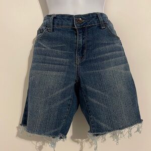 𝅺x2 Capri Shorts!